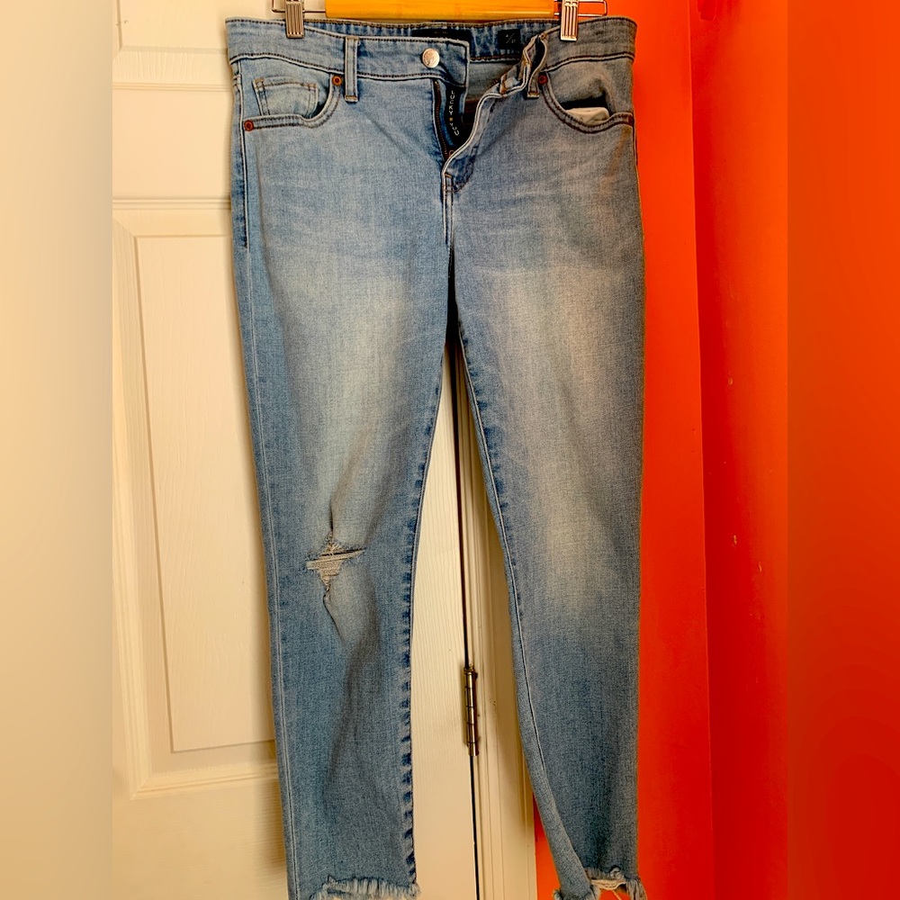 LuckyBrand ripped Jeans!! Size 4 or 27.